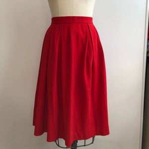 Lined wool pleated skirt